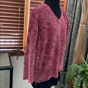 100% Polyester V-neck Sweater